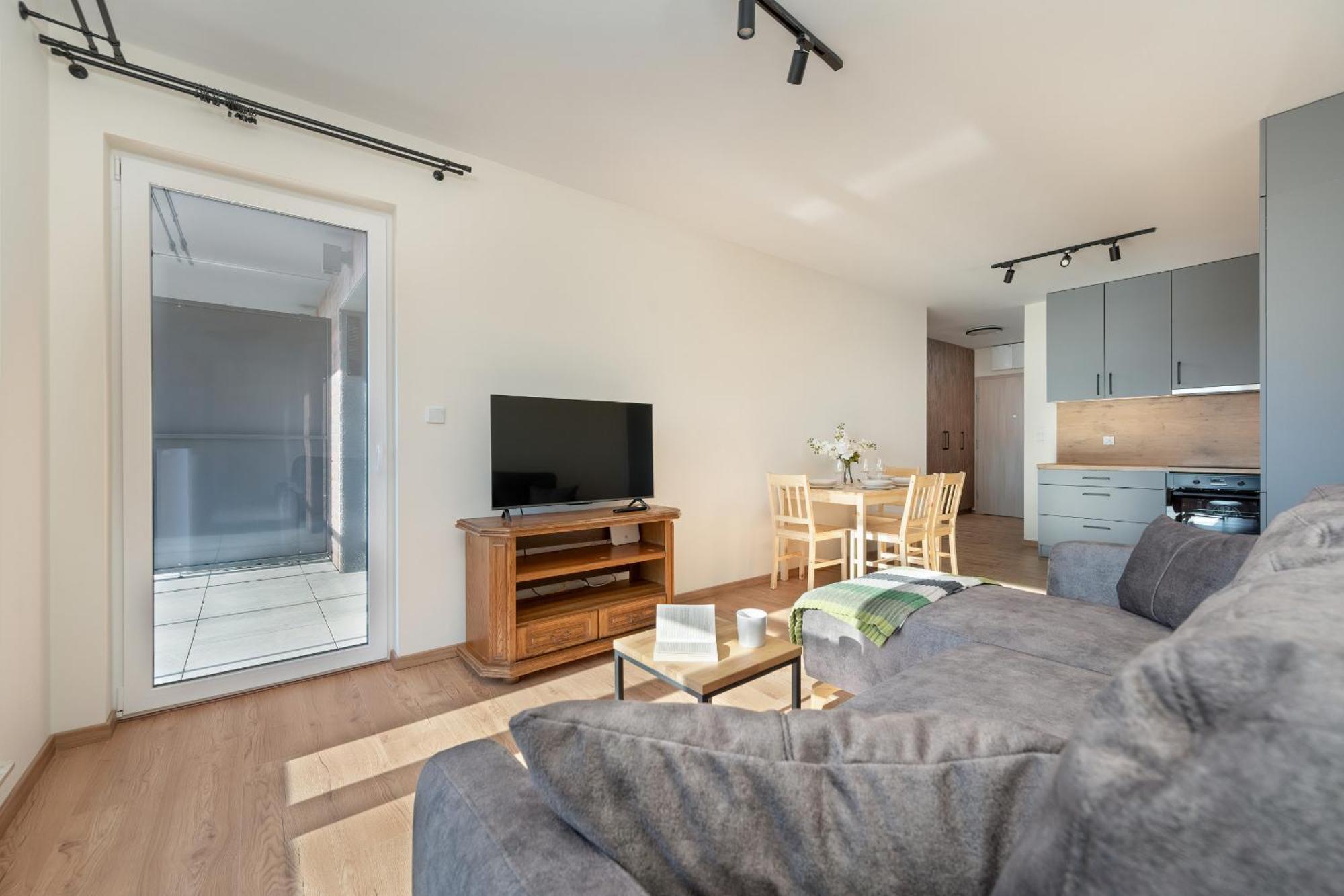 Wroclaw 1-Bedroom Apartment With Parking & Balcony By Noclegi Renters Bagian luar foto